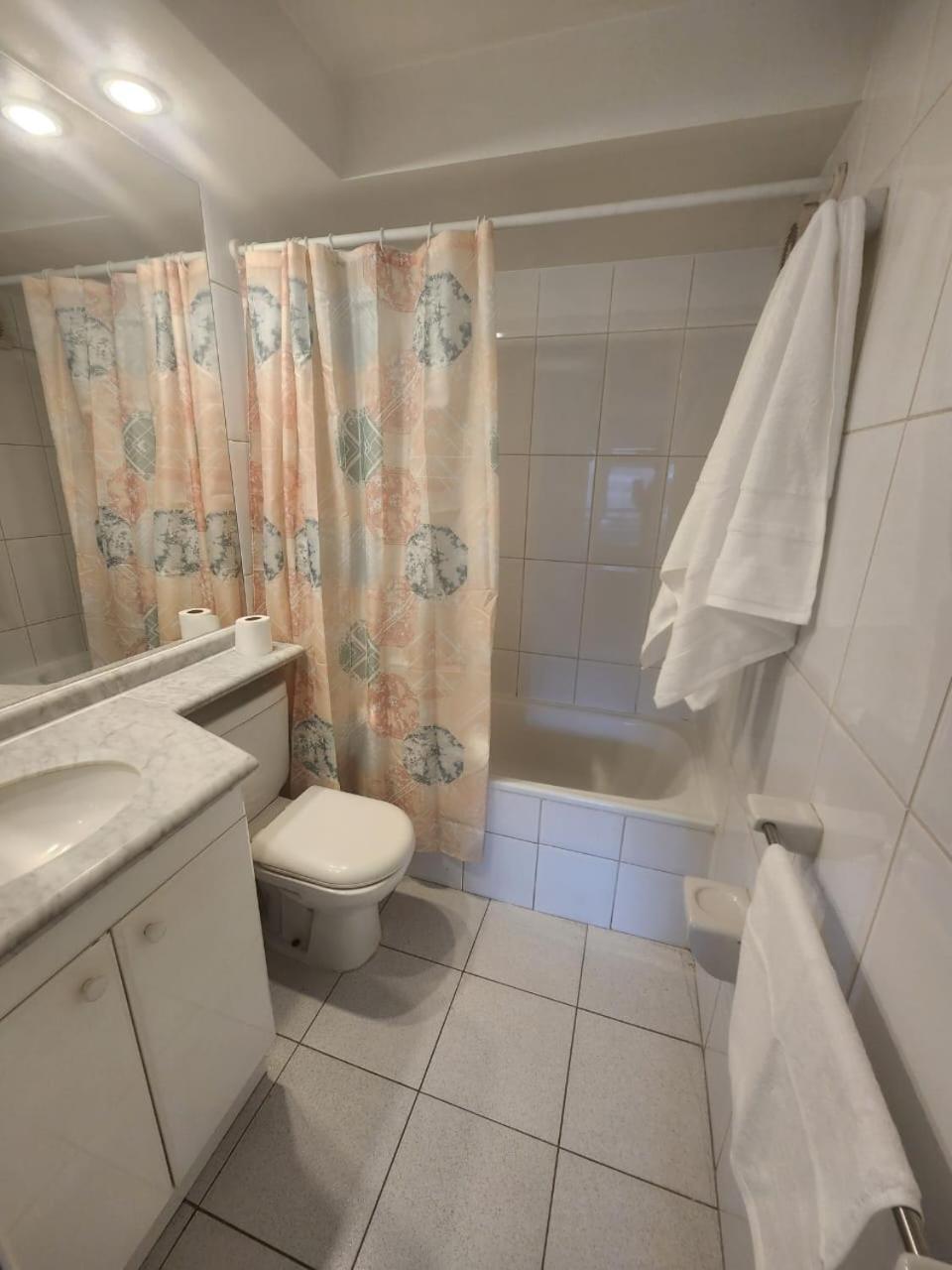Apartamento Barrio El Golf, Con Parking